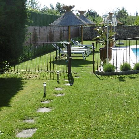 Le Gite De Lolivier En Provence Aramon Exterior photo