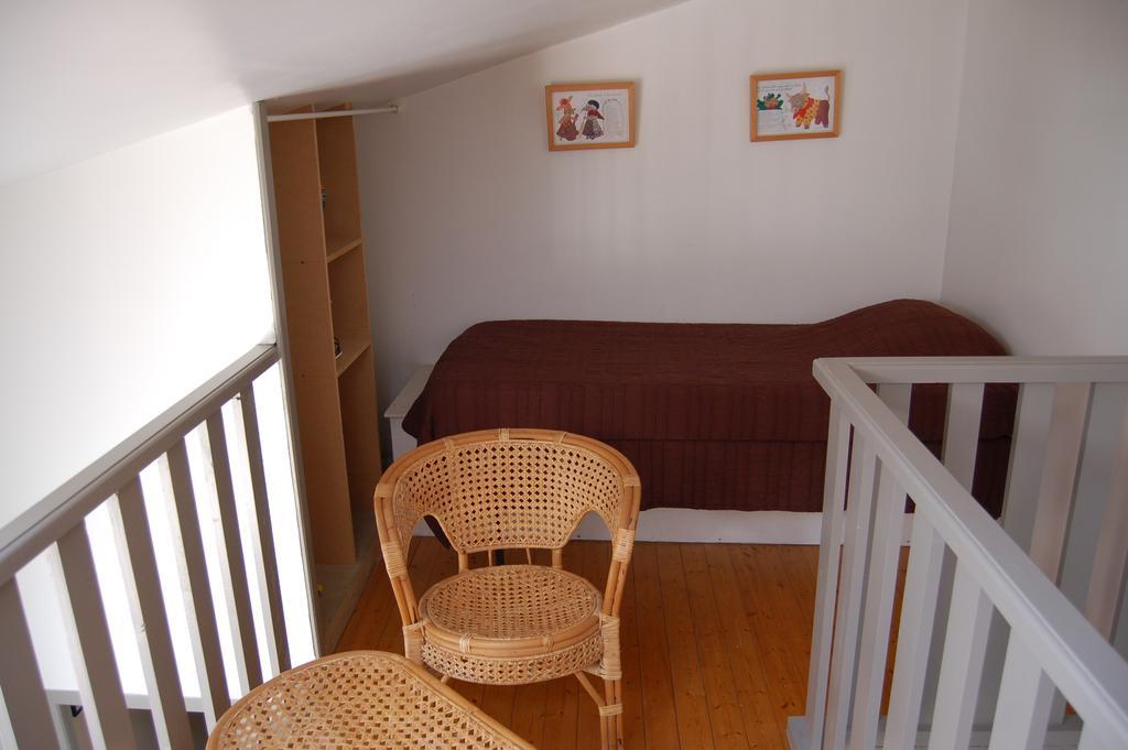Le Gite De Lolivier En Provence Aramon Exterior photo